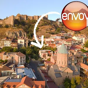 Hostel Envoy And Tours 
